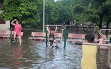Hà Nội: Sân chơi biến thành 